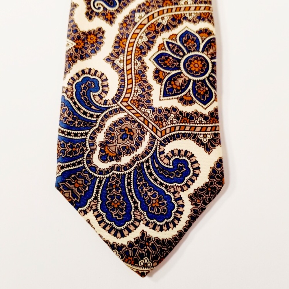 Burberrys Vintage Paisley Silk Tie